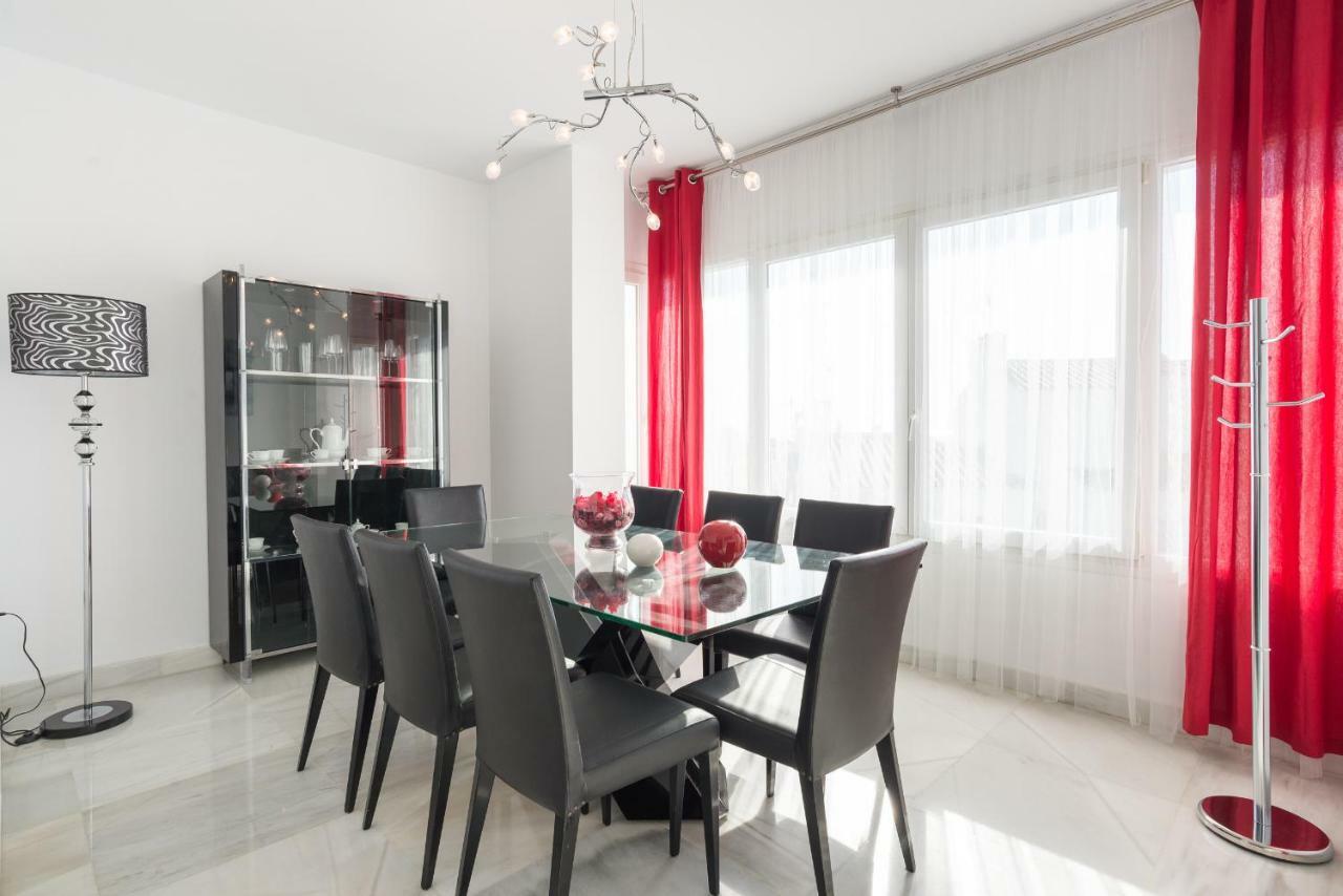 Luxury Duplex- 7 Minutes From The Beach ตอร์เรโมลิโนส ภายนอก รูปภาพ