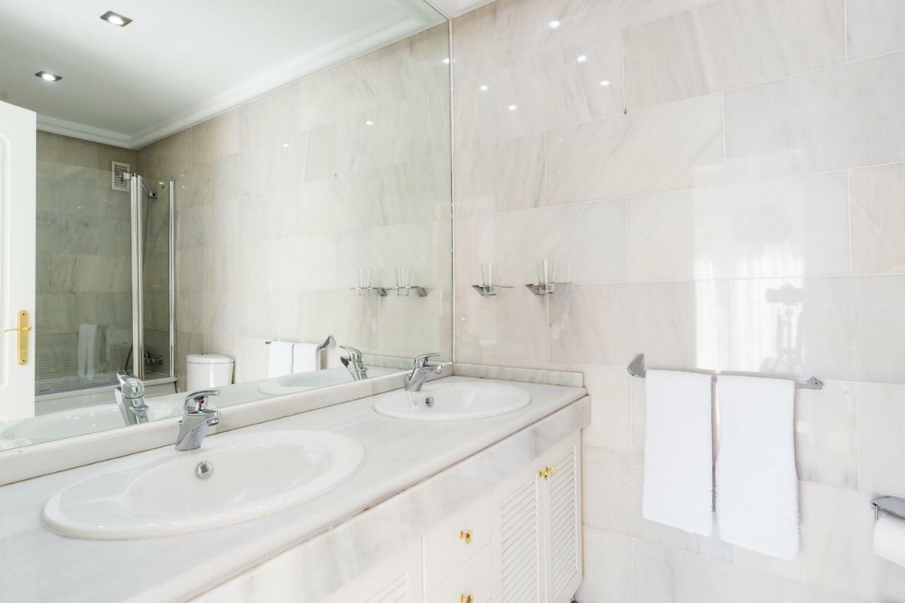 Luxury Duplex- 7 Minutes From The Beach ตอร์เรโมลิโนส ภายนอก รูปภาพ