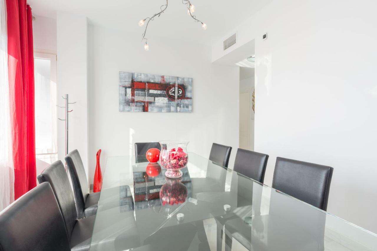 Luxury Duplex- 7 Minutes From The Beach ตอร์เรโมลิโนส ภายนอก รูปภาพ