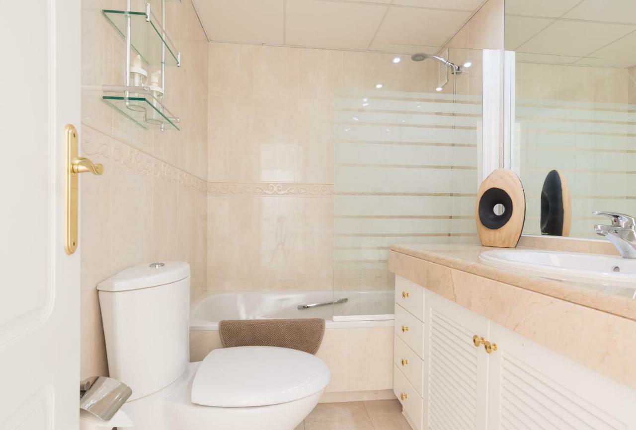 Luxury Duplex- 7 Minutes From The Beach ตอร์เรโมลิโนส ภายนอก รูปภาพ